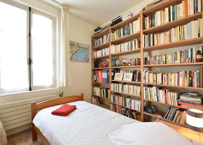 Vakantiehuis Modern Mansion In With Private Garden *