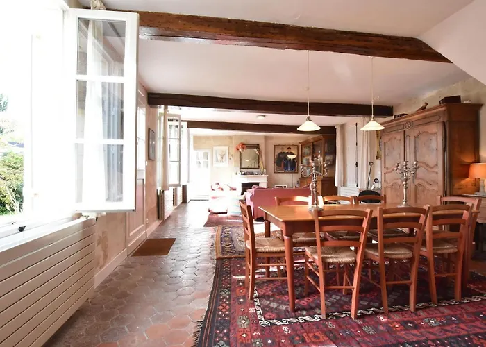 Vakantiehuis Modern Mansion In With Private Garden