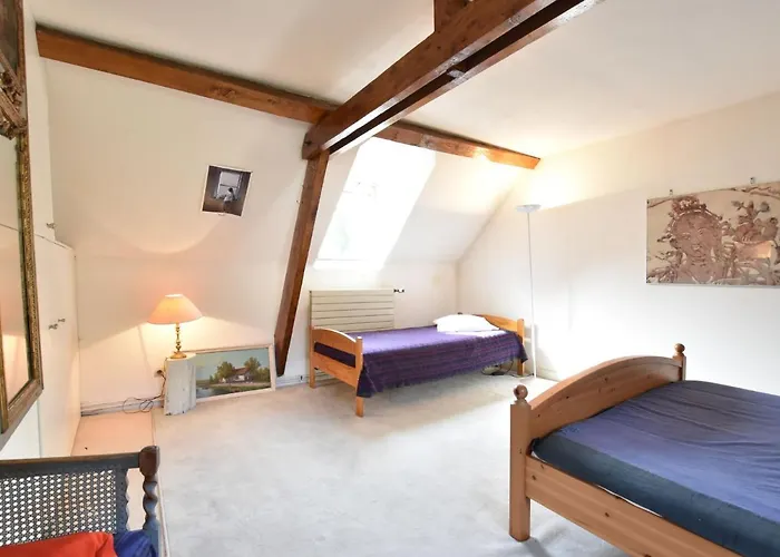 Vakantiehuis Modern Mansion In With Private Garden